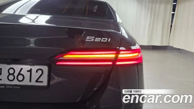 BMW 5-Series — Фото автомобиля 23