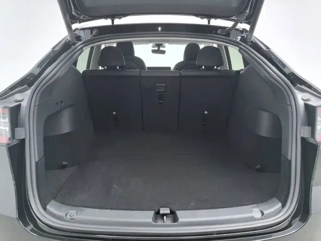 Tesla Model Y — Фото автомобиля 16