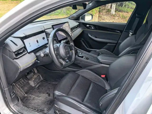 Lynk & Co 03 — Фото автомобиля 8
