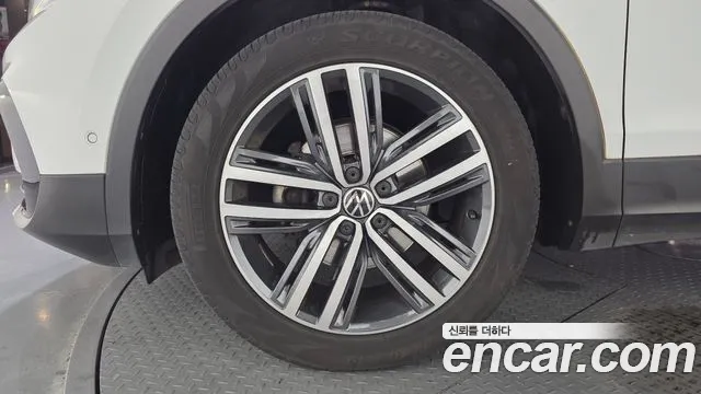 Volkswagen Tiguan Tiguan 2 поколение 2.0 TDI Prestige — Фото автомобиля 5