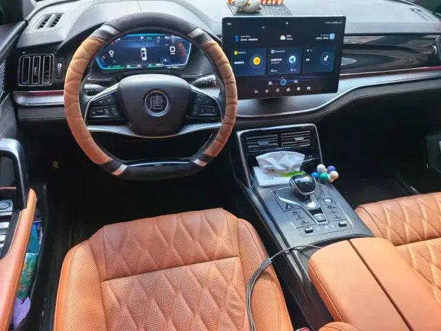 BYD Tang — Фото автомобиля 12