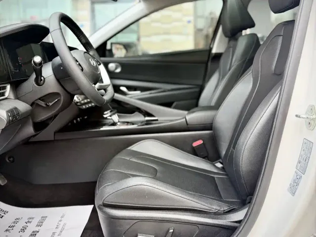 Hyundai Elantra — Фото автомобиля 10