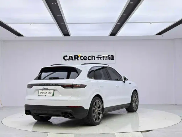 Porsche Cayenne — Фото автомобиля 5