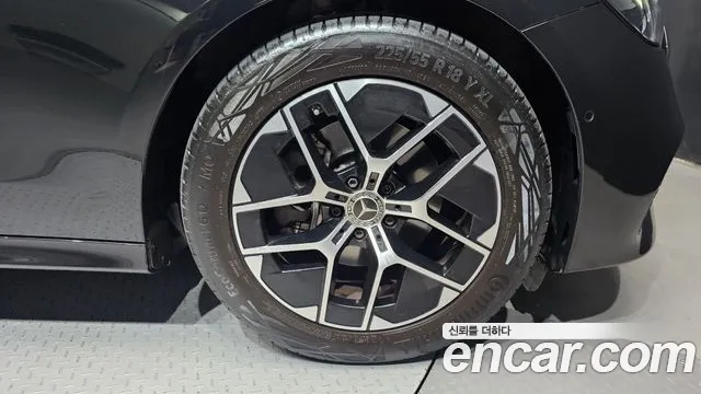 Mercedes-Benz E-Class — Фото автомобиля 21