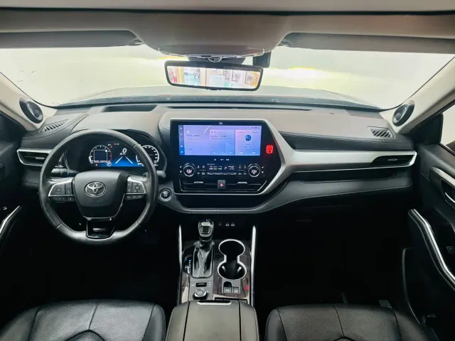 Toyota Highlander — Фото автомобиля 9