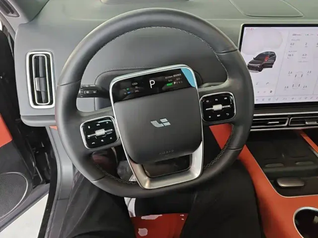 Li Auto L6 — Фото автомобиля 10