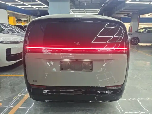 Li Auto MEGA — Фото автомобиля 5
