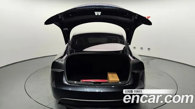 Tesla Model 3 — Фото автомобиля 26