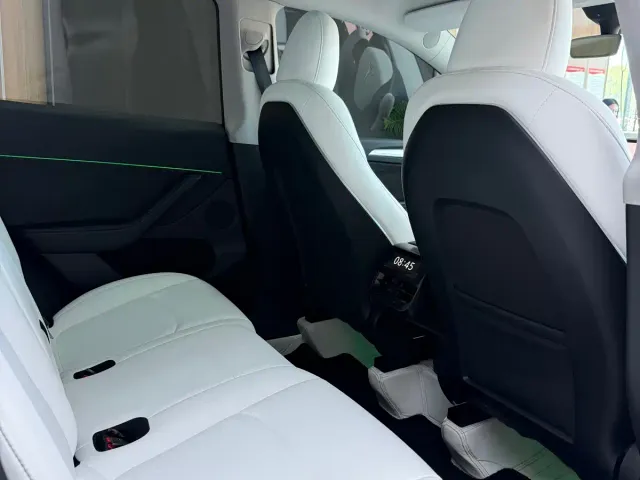 Tesla Model Y — Фото автомобиля 9