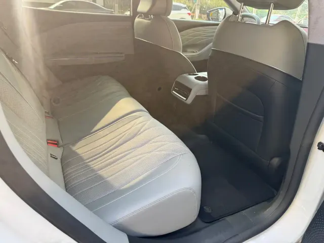 Geely Galaxy E8 — Фото автомобиля 12