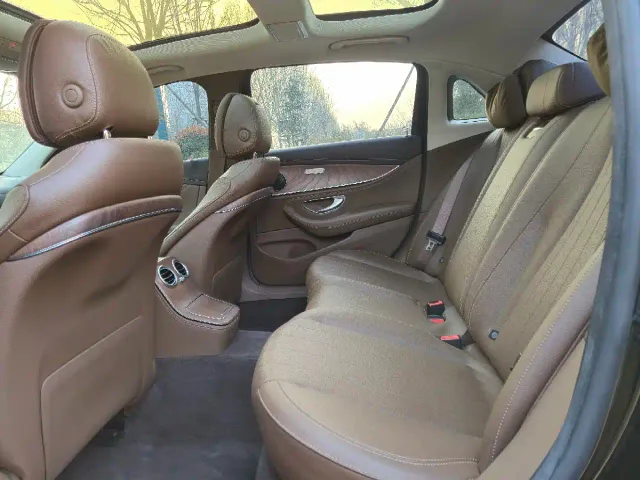 Mercedes-Benz E-Class — Фото автомобиля 6