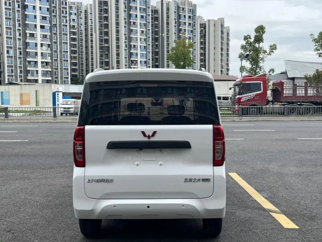 Wuling Zhiguang NEV — Фото автомобиля 13
