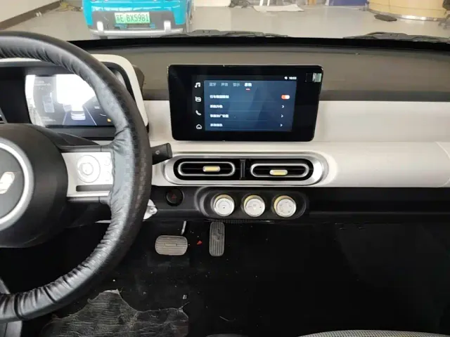 Wuling Hongguang Mini EV — Фото автомобиля 12