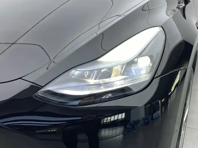 Tesla Model Y — Фото автомобиля 6