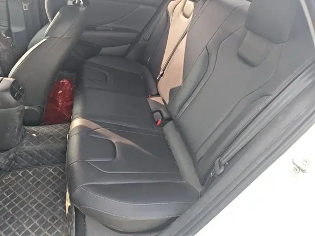 Hyundai Elantra — Фото автомобиля 16