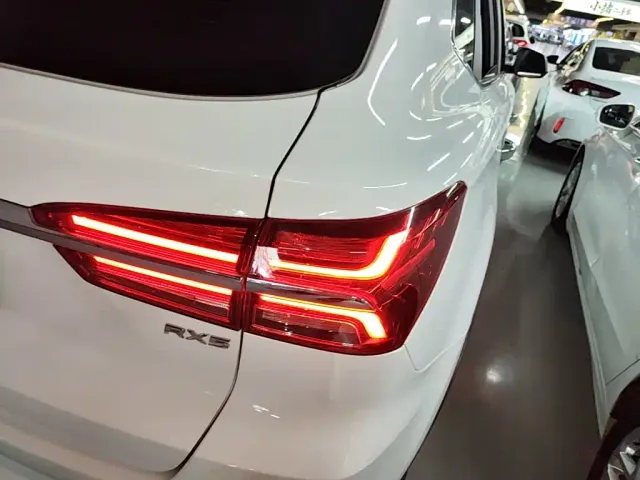 Roewe RX5 — Фото автомобиля 7