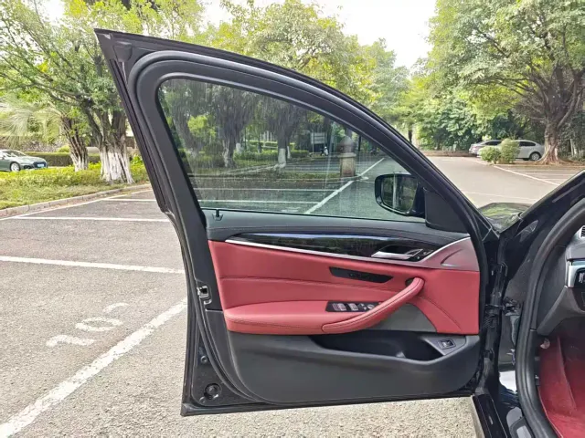 BMW 5 Series — Фото автомобиля 14