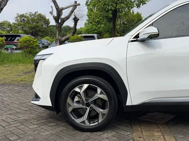 Geely Boyue L — Фото автомобиля 5