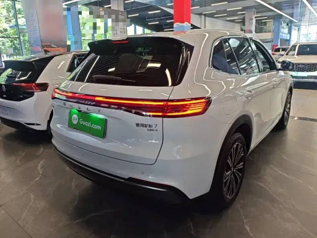 Geely Galaxy Starship 7 EM-i — Фото автомобиля 6