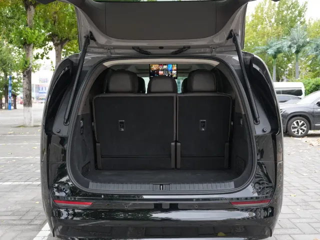 Li Auto MEGA — Фото автомобиля 19