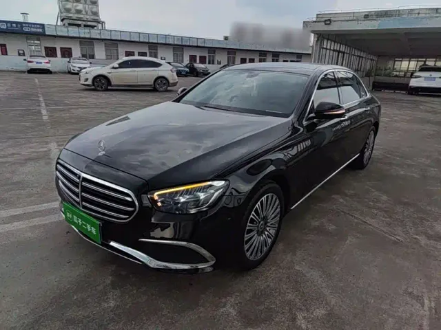 Фотография автомобиля — Mercedes-Benz E-Class