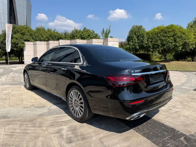Mercedes-Benz E-Class — Фото автомобиля 6