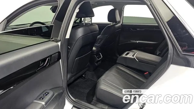 Hyundai Grandeur Grandeur (GN7) 2.5 Бензин 2WD — Фото автомобиля 11