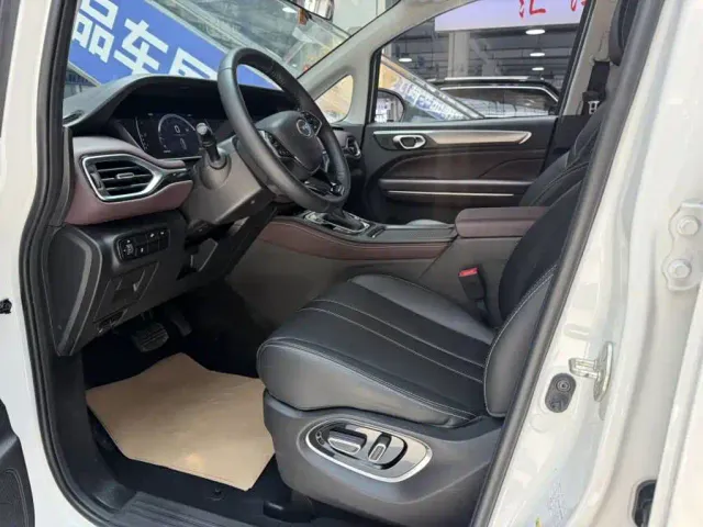 GAC Trumpchi M6 — Фото автомобиля 7