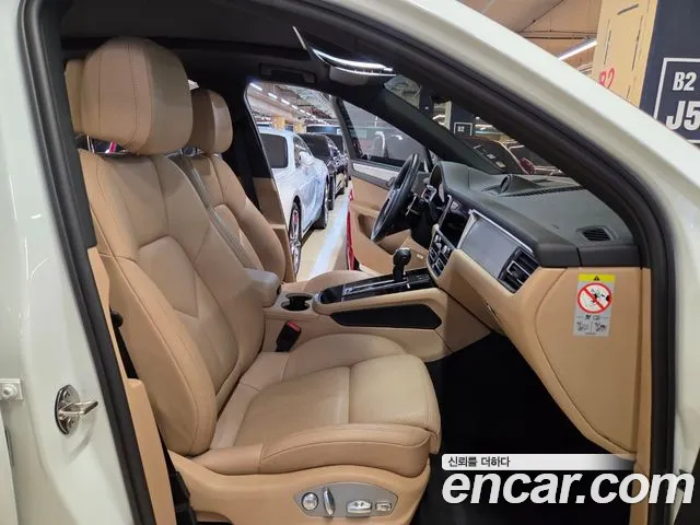 Porsche Macan — Фото автомобиля 12