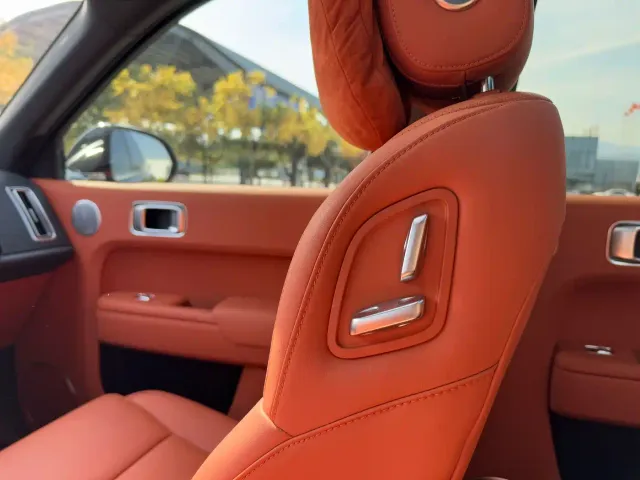 Li Auto L8 — Фото автомобиля 9