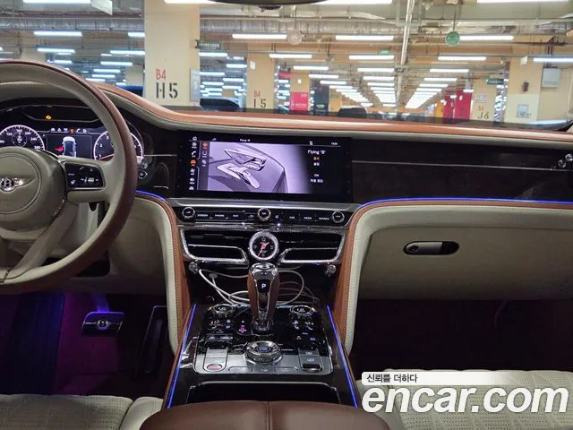 Bentley Flying Spur — Фото автомобиля 10