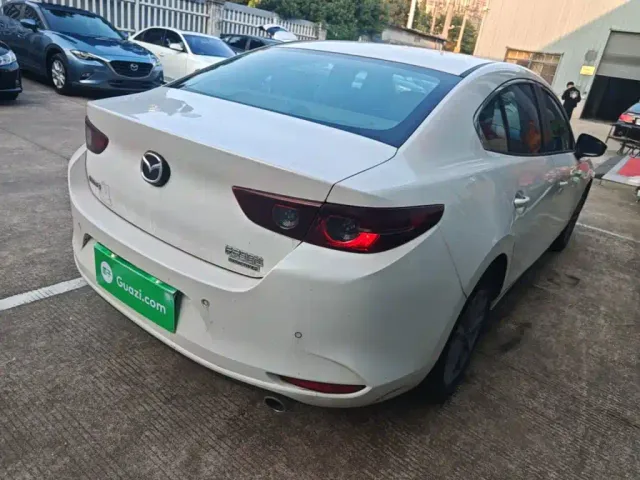 Mazda Axela — Фото автомобиля 6
