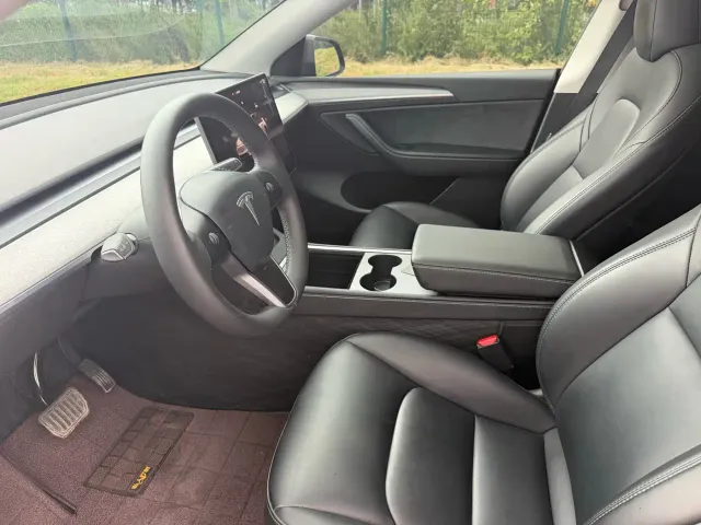 Tesla Model Y — Фото автомобиля 4