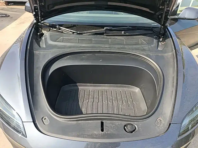 Tesla Model 3 — Фото автомобиля 19