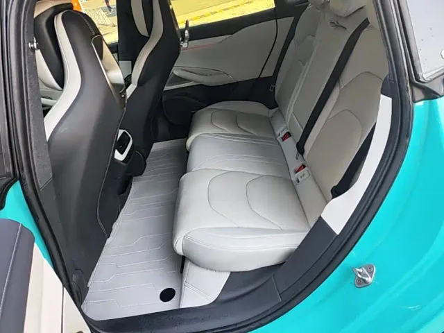 Xiaomi SU7 — Фото автомобиля 16