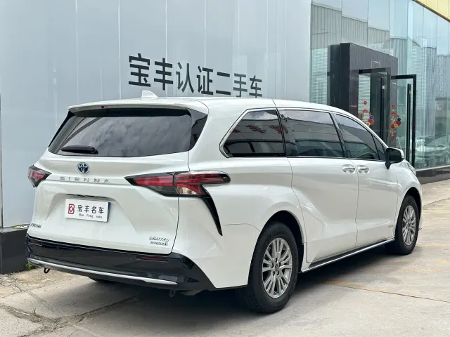 Toyota Sienna — Фото автомобиля 11
