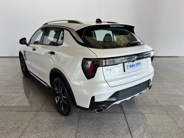 Lynk & Co 01 — Фото автомобиля 16