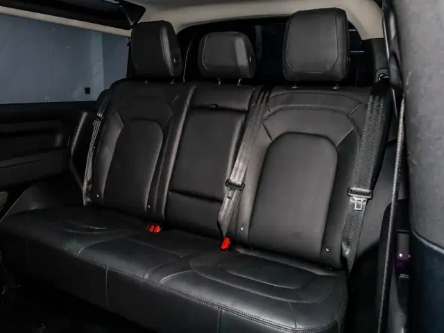 Land Rover Defender — Фото автомобиля 9