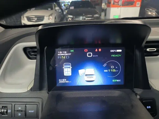 Wuling Hongguang Mini EV — Фото автомобиля 11