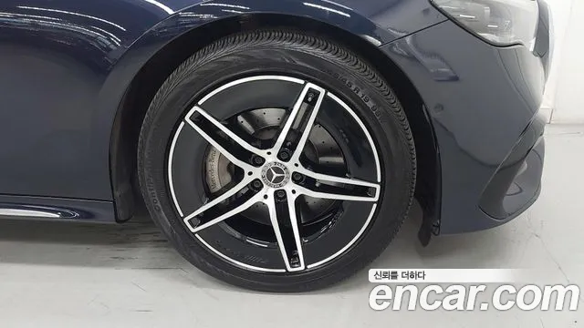 Mercedes-Benz E-Class — Фото автомобиля 5