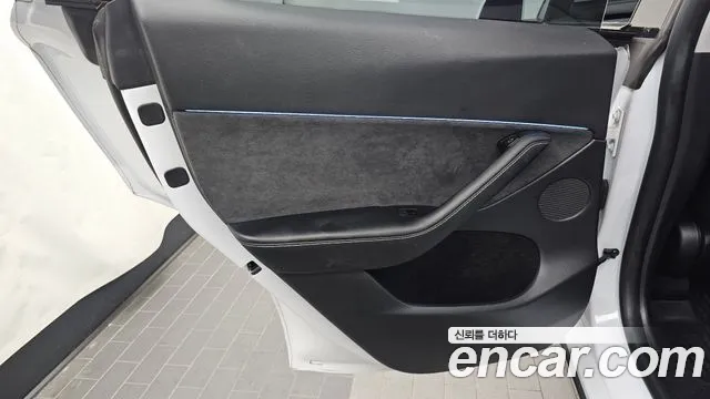 Tesla Model Y — Фото автомобиля 14