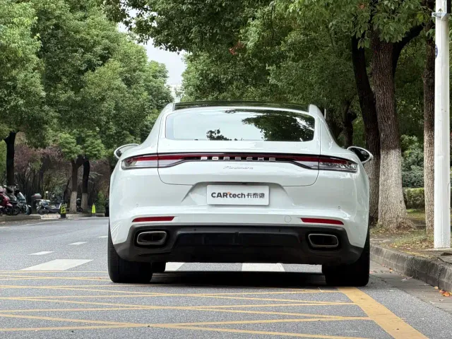 Porsche Panamera — Фото автомобиля 23
