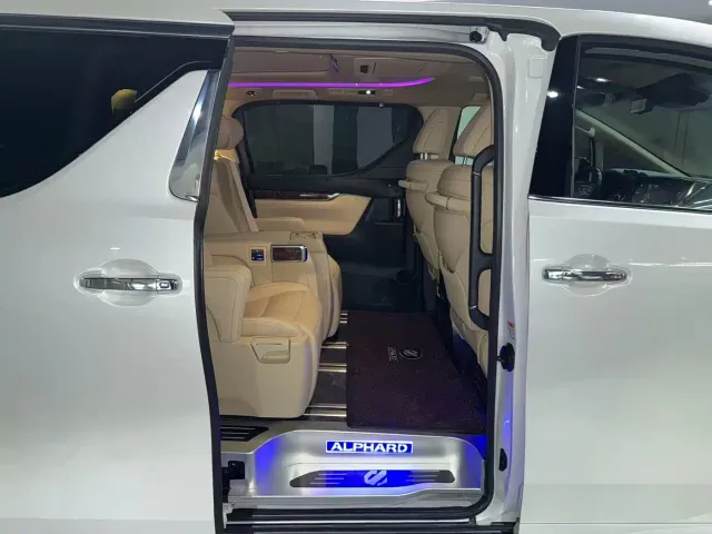 Toyota Alphard — Фото автомобиля 15