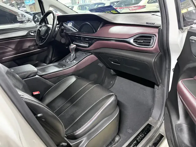 GAC Trumpchi M6 — Фото автомобиля 21