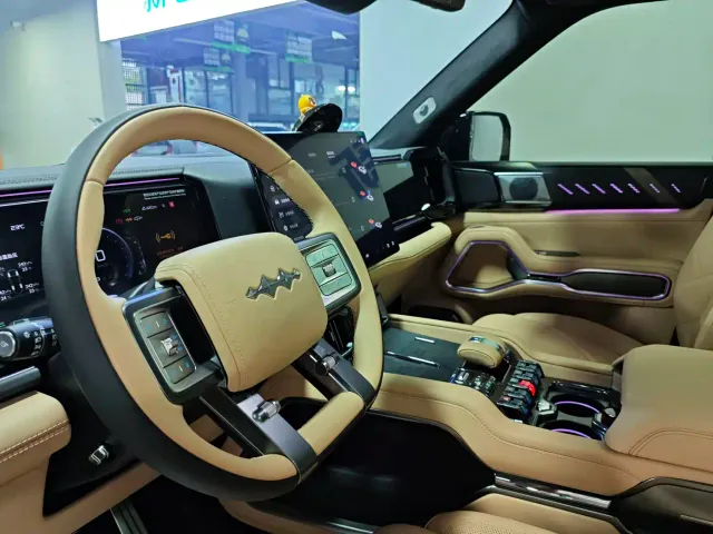 Fang Cheng Bao Leopard 8 2025 Zhiyong Flagship 7-Seater — Фото автомобиля 5