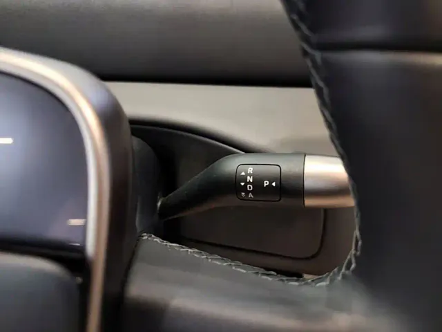 Li Auto MEGA — Фото автомобиля 13