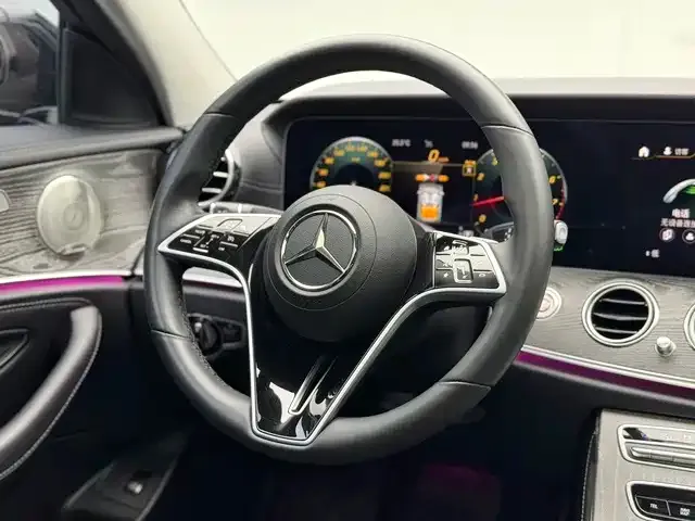 Mercedes-Benz E-Class — Фото автомобиля 16