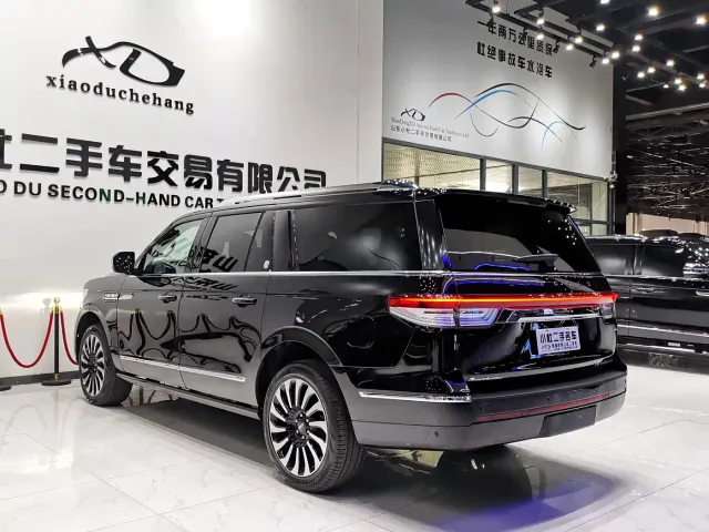 Lincoln Navigator — Фото автомобиля 21