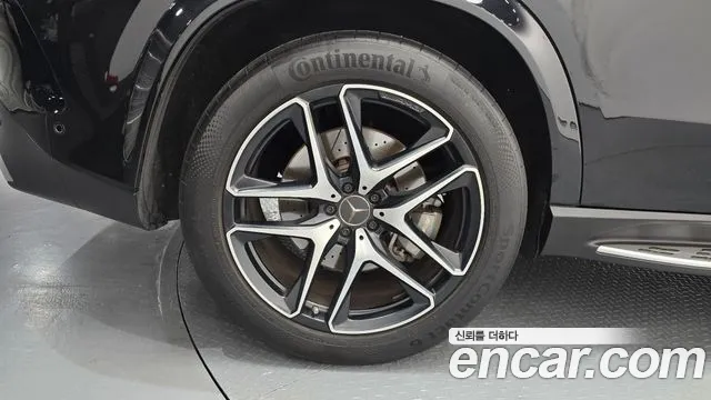 Mercedes-Benz GLE-Class — Фото автомобиля 3