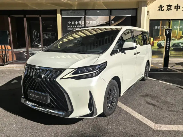 Фотография автомобиля — Lexus LM